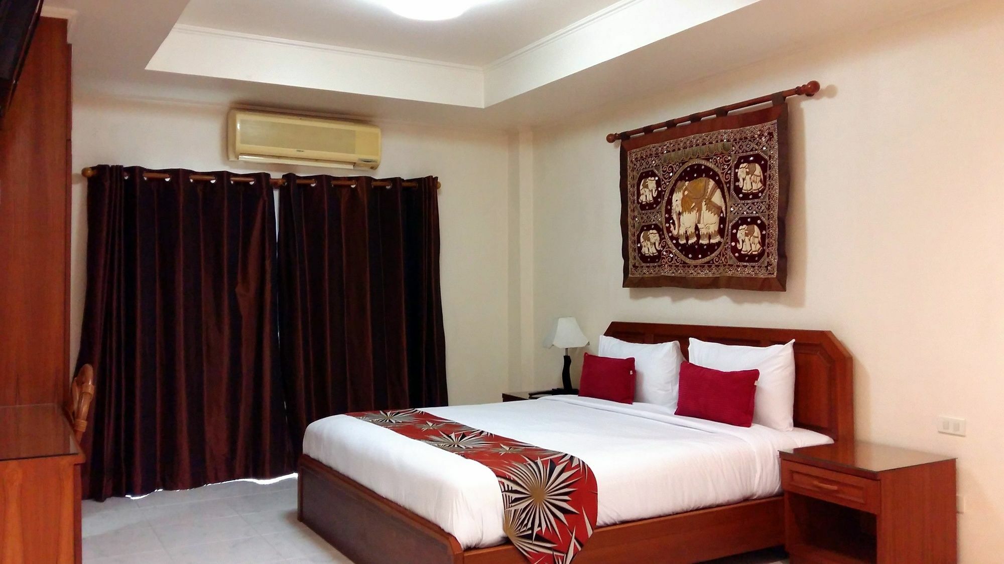 The Chillax Pattaya Hotel Exterior photo